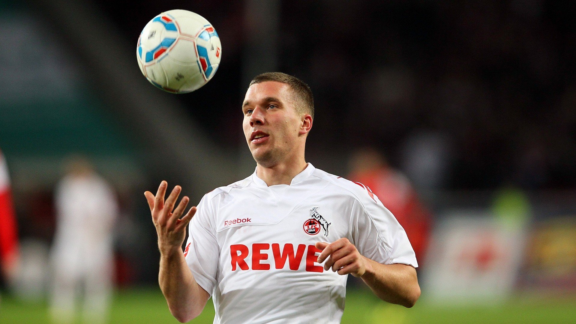 爱游戏体育官网-足协发布新规限制青少年球员流动，青少年足球注册人口